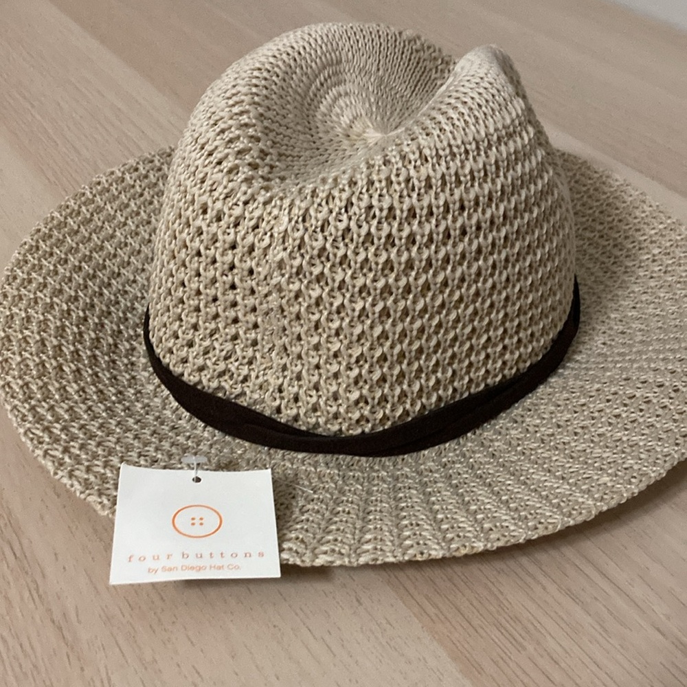 NWT Four Buttons Cream Straw Hat, One Size, Camel Color, Summer Beach